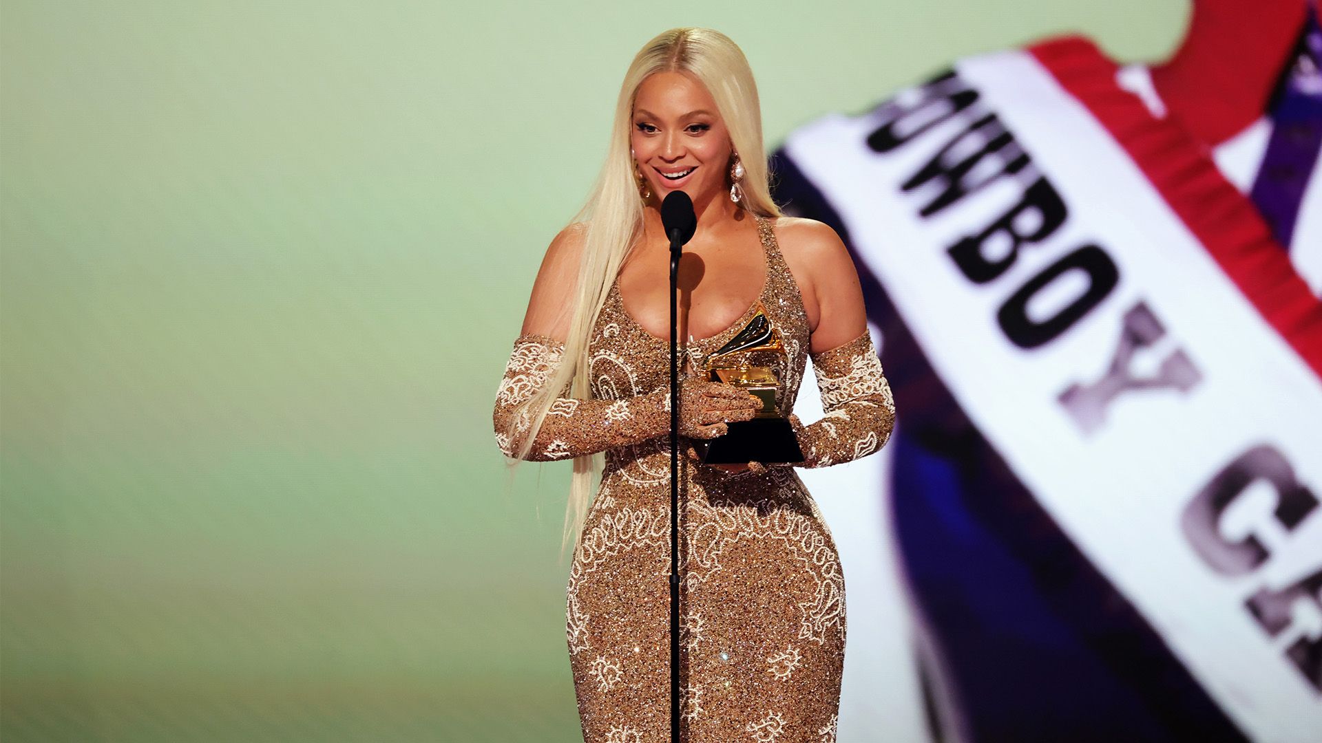 伊萬註視下王子銘再次扮演替補奇兵 關鍵戰蘇亞雷斯再續命.