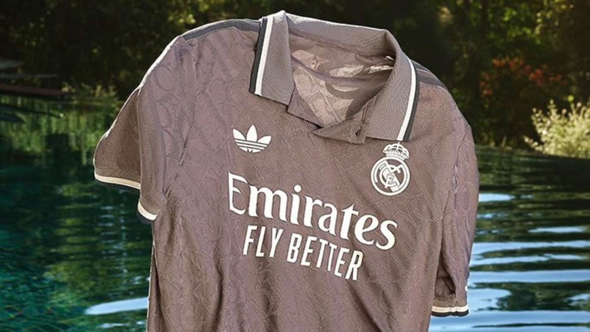 曼联引援效果不佳与频繁变阵影响战绩表现分析